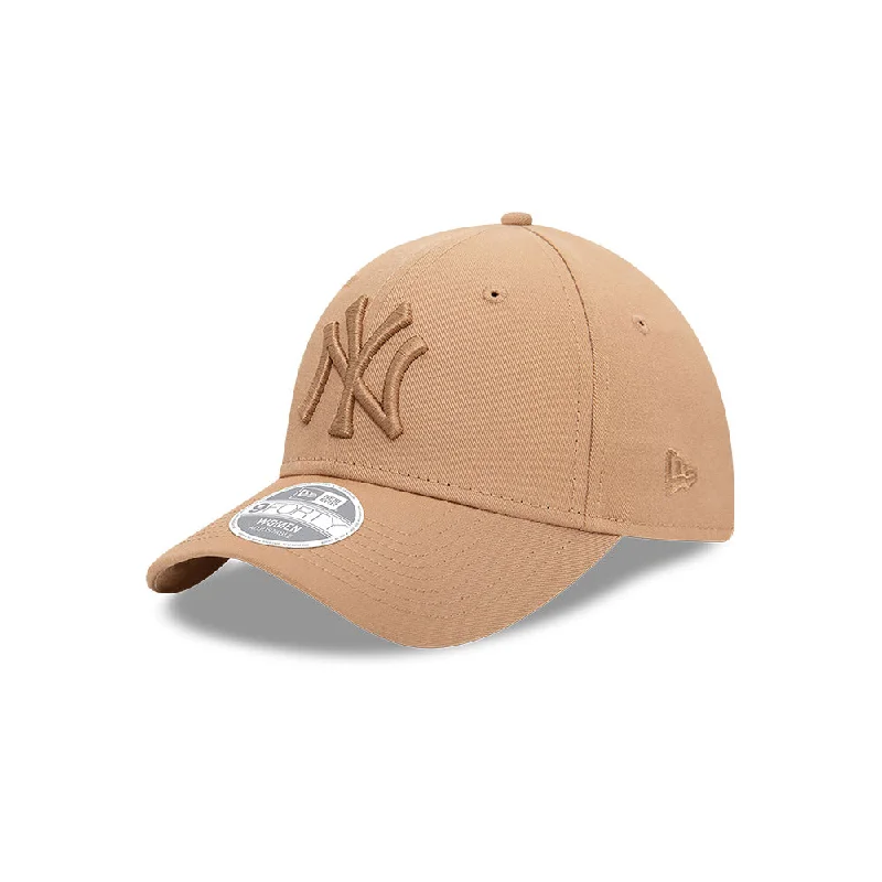 New York Yankees MLB League Essentials 9FORTY Strapback Café para Mujer