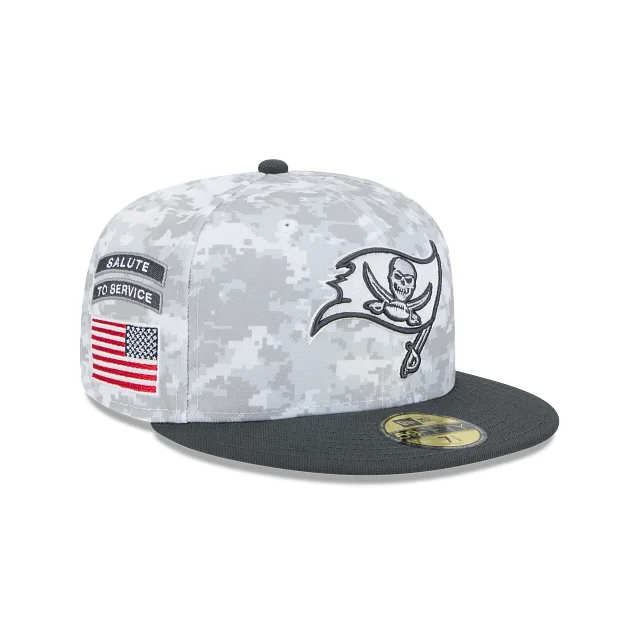 Tampa Bay Buccaneers NFL Salute to Service 2024 59FIFTY Cerrada